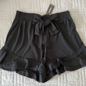 Express NWT ruffle shorts small